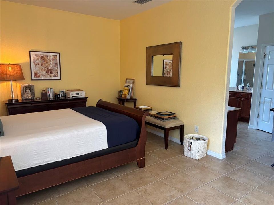 For Rent: $3,000 (3 beds, 2 baths, 2466 Square Feet)