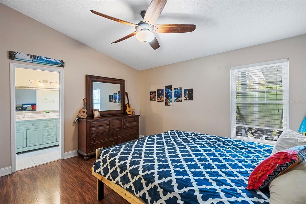 待售: $310,000 (2 贝兹, 2 浴室, 1494 平方英尺)