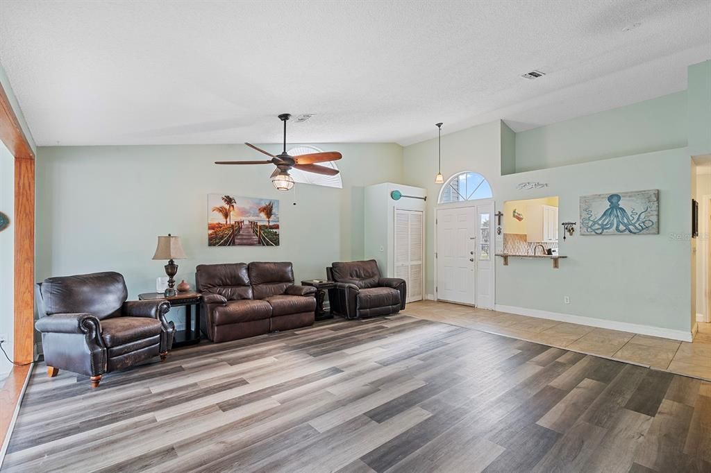 待售: $310,000 (2 贝兹, 2 浴室, 1494 平方英尺)