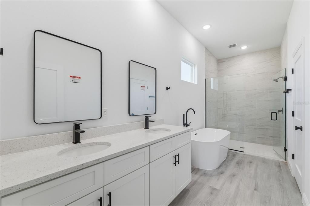 待售: $329,000 (4 贝兹, 2 浴室, 1799 平方英尺)