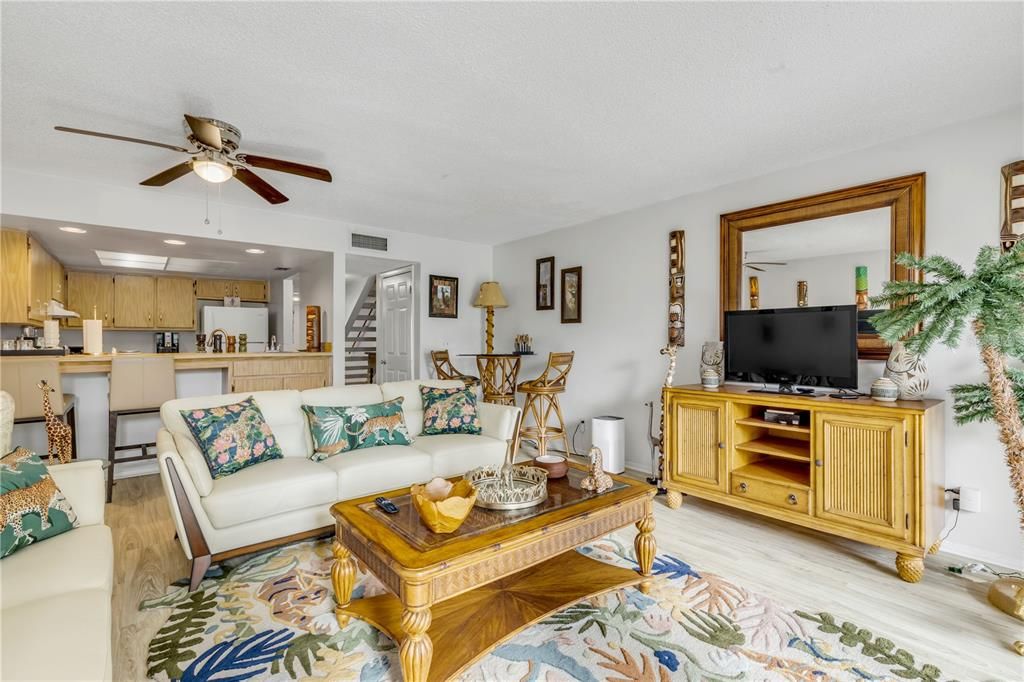 For Sale: $215,000 (2 beds, 2 baths, 1244 Square Feet)