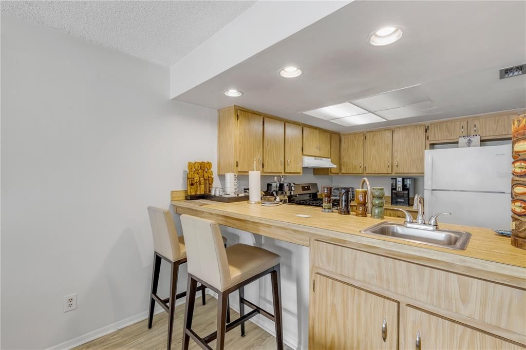 For Sale: $215,000 (2 beds, 2 baths, 1244 Square Feet)