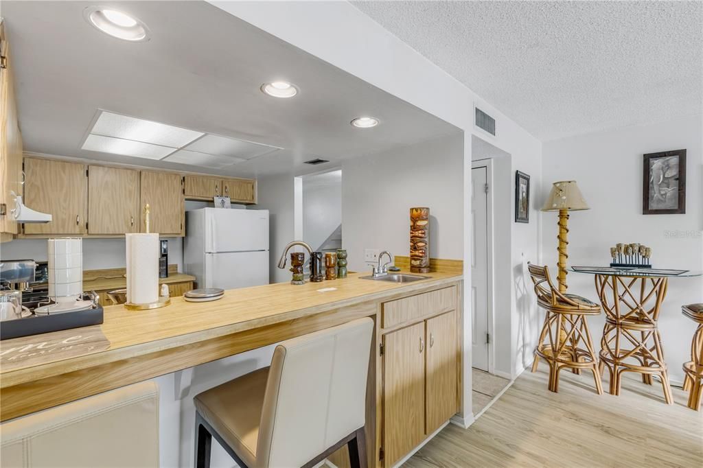 For Sale: $215,000 (2 beds, 2 baths, 1244 Square Feet)