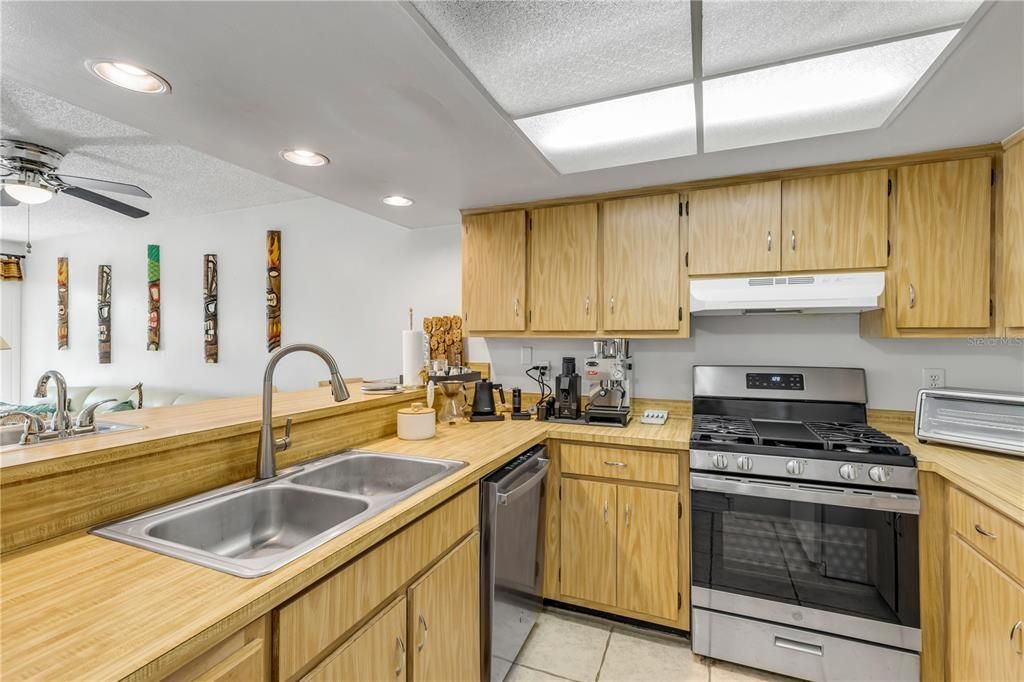 For Sale: $215,000 (2 beds, 2 baths, 1244 Square Feet)