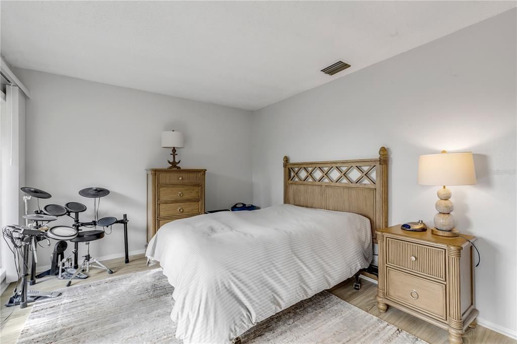 For Sale: $215,000 (2 beds, 2 baths, 1244 Square Feet)