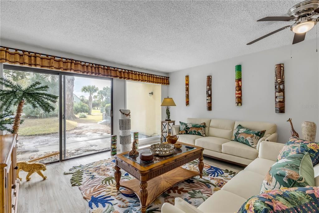 For Sale: $215,000 (2 beds, 2 baths, 1244 Square Feet)