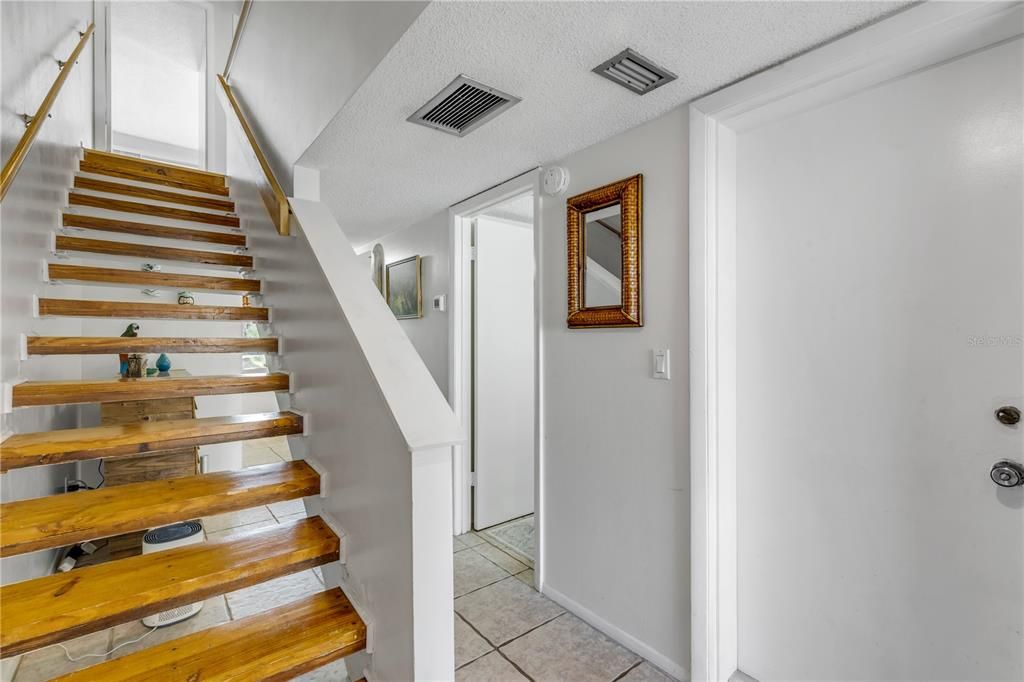 For Sale: $215,000 (2 beds, 2 baths, 1244 Square Feet)