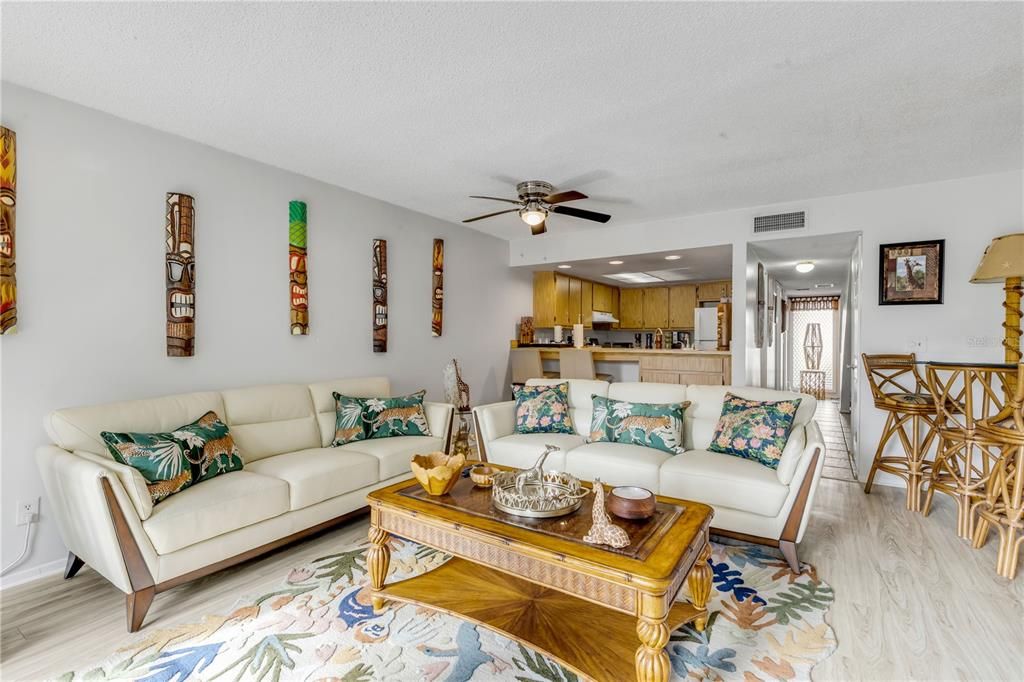 For Sale: $215,000 (2 beds, 2 baths, 1244 Square Feet)