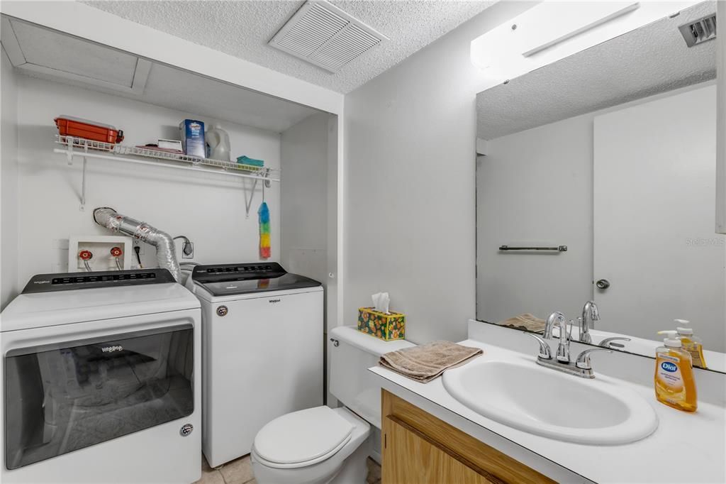 For Sale: $215,000 (2 beds, 2 baths, 1244 Square Feet)