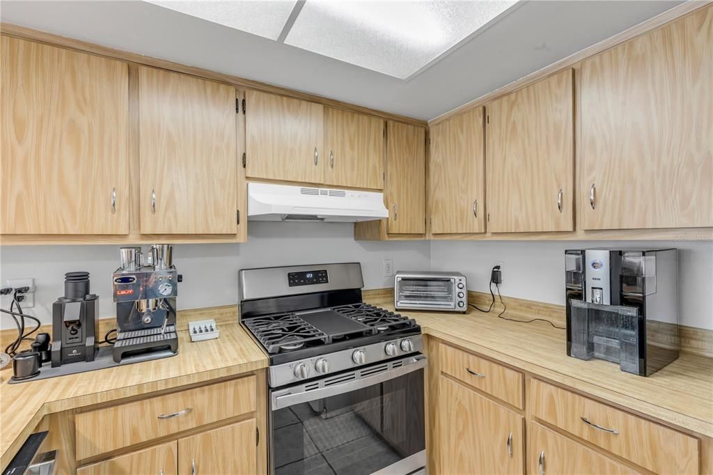 For Sale: $215,000 (2 beds, 2 baths, 1244 Square Feet)