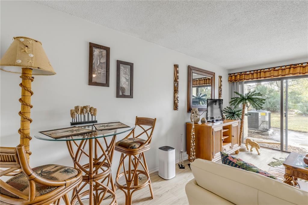 For Sale: $215,000 (2 beds, 2 baths, 1244 Square Feet)