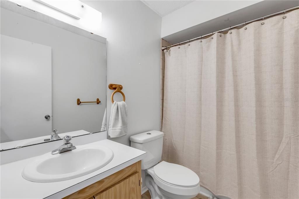 For Sale: $215,000 (2 beds, 2 baths, 1244 Square Feet)