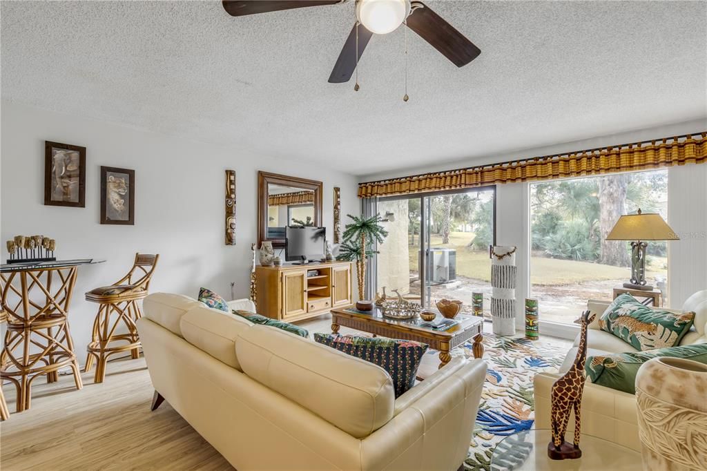 For Sale: $215,000 (2 beds, 2 baths, 1244 Square Feet)