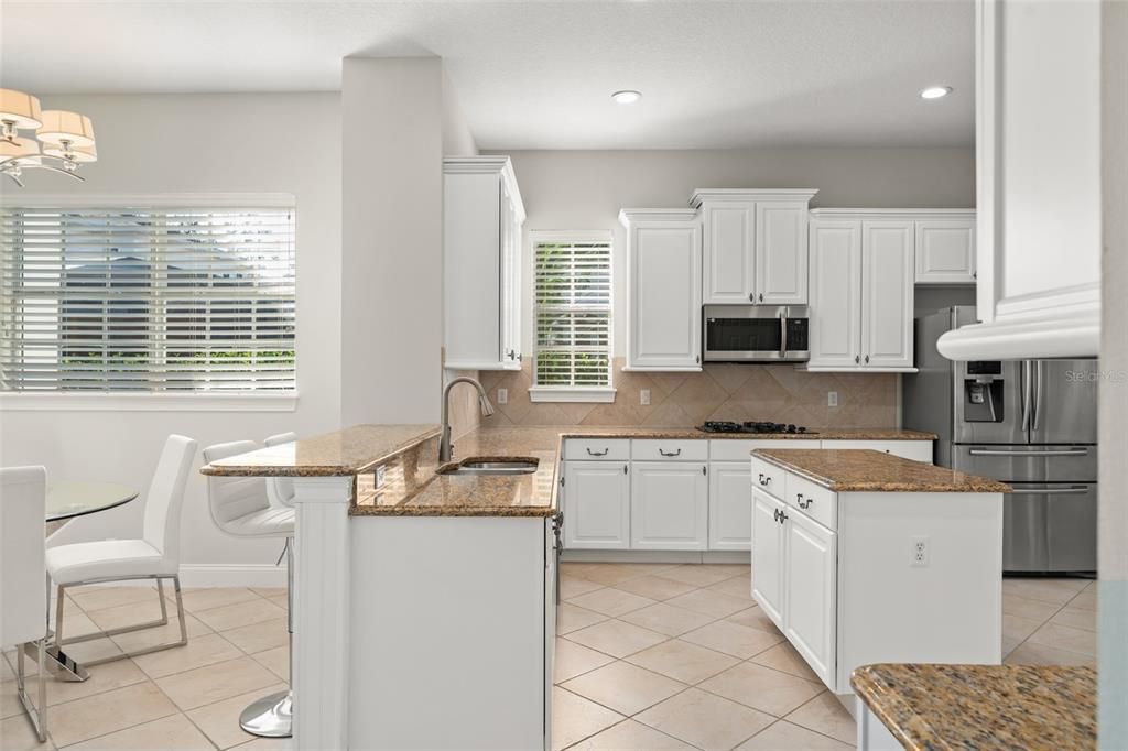 En Venta: $1,275,000 (4 camas, 3 baños, 3021 Pies cuadrados)