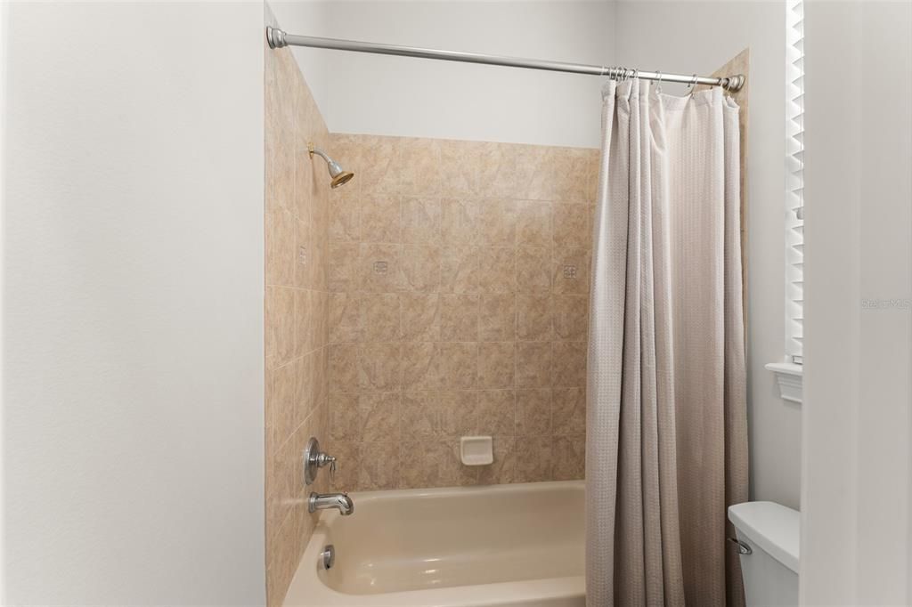 En Venta: $1,275,000 (4 camas, 3 baños, 3021 Pies cuadrados)