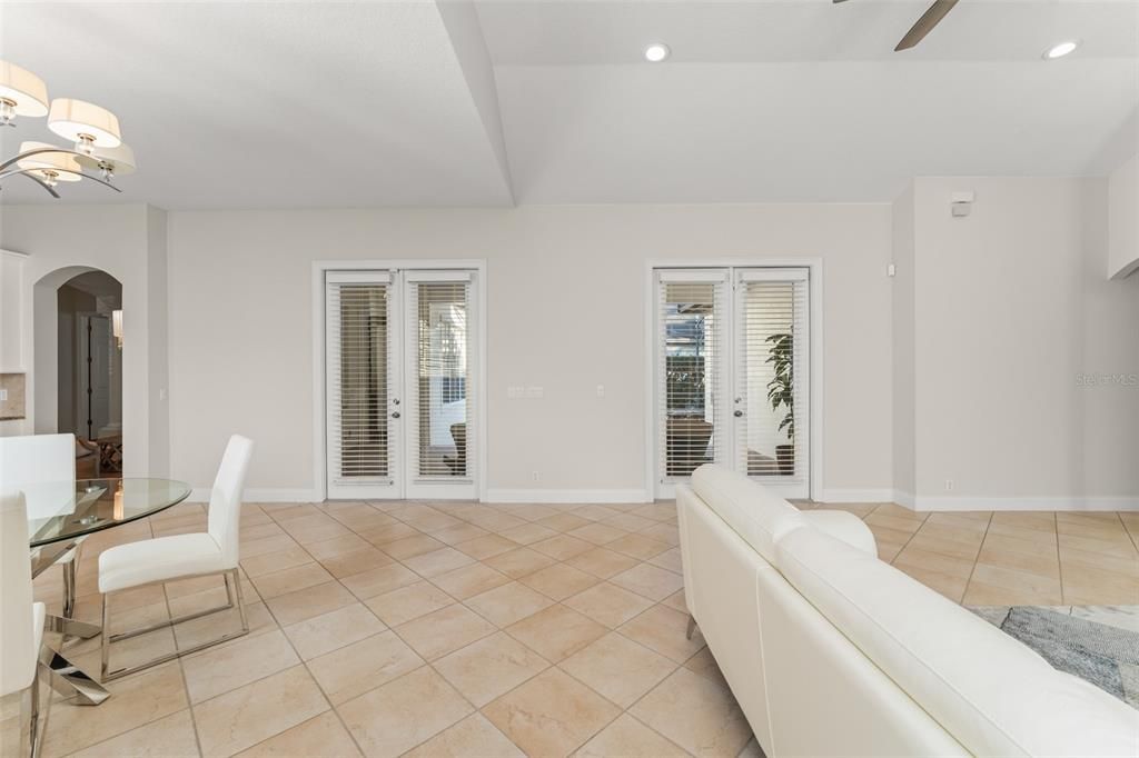 En Venta: $1,275,000 (4 camas, 3 baños, 3021 Pies cuadrados)