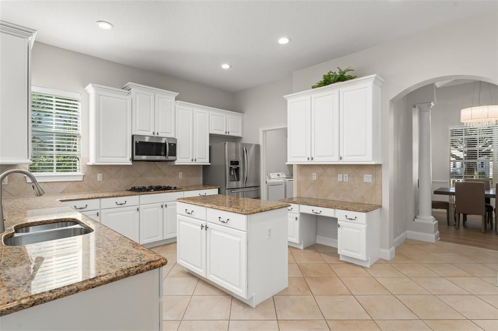 En Venta: $1,275,000 (4 camas, 3 baños, 3021 Pies cuadrados)