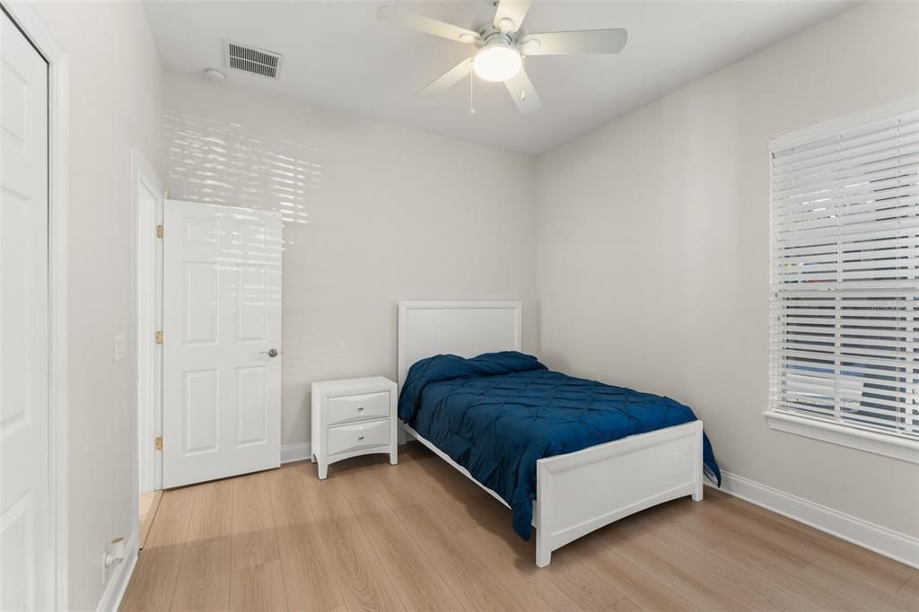 En Venta: $1,275,000 (4 camas, 3 baños, 3021 Pies cuadrados)