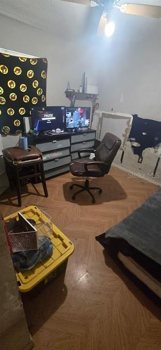 合同活跃: $325,000 (3 贝兹, 2 浴室, 1158 平方英尺)