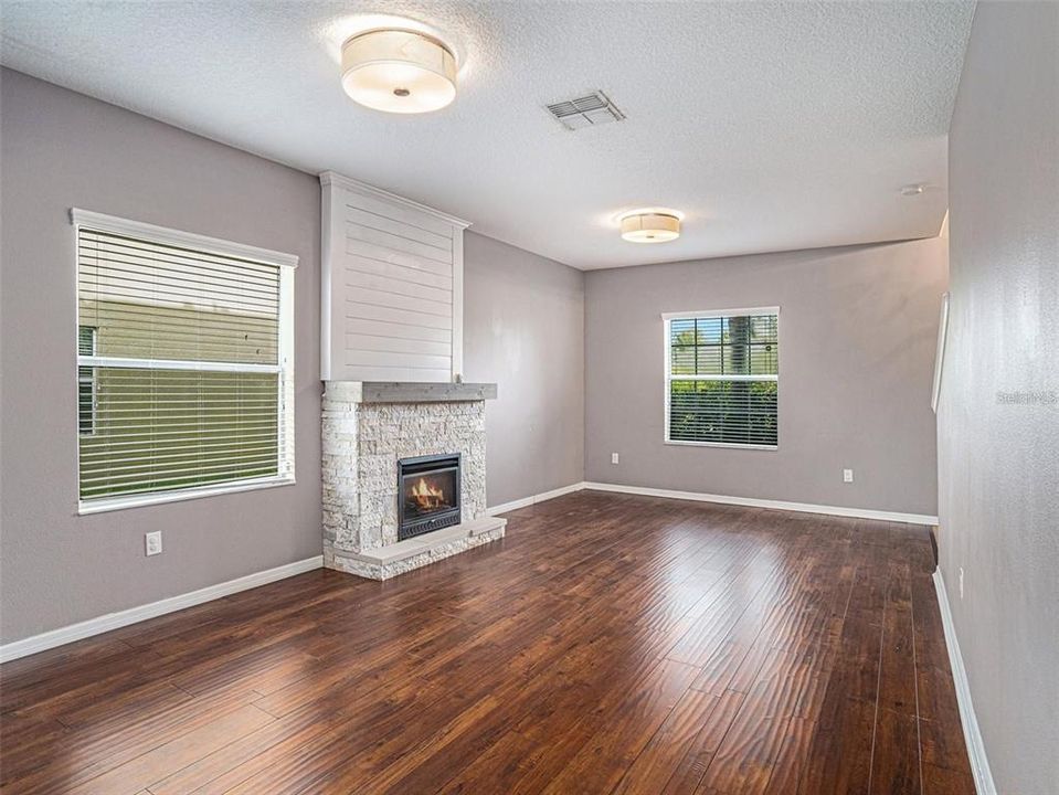 En Venta: $409,990 (6 camas, 3 baños, 3078 Pies cuadrados)