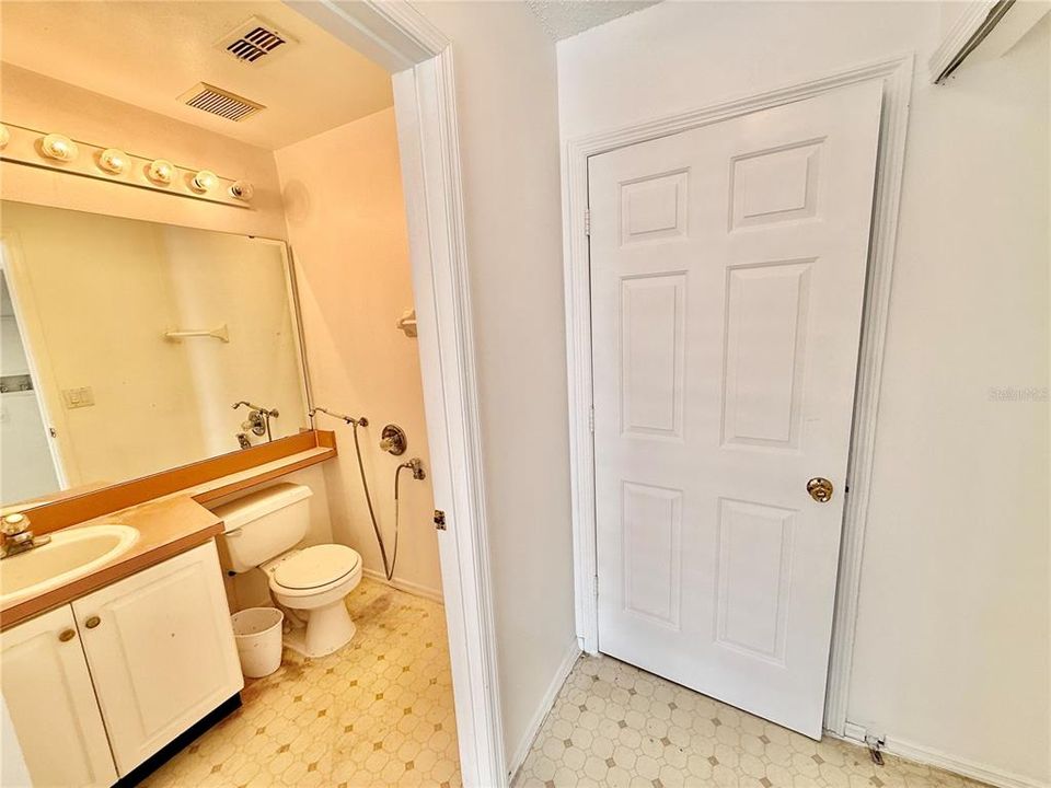 For Rent: $2,300 (4 beds, 2 baths, 2294 Square Feet)