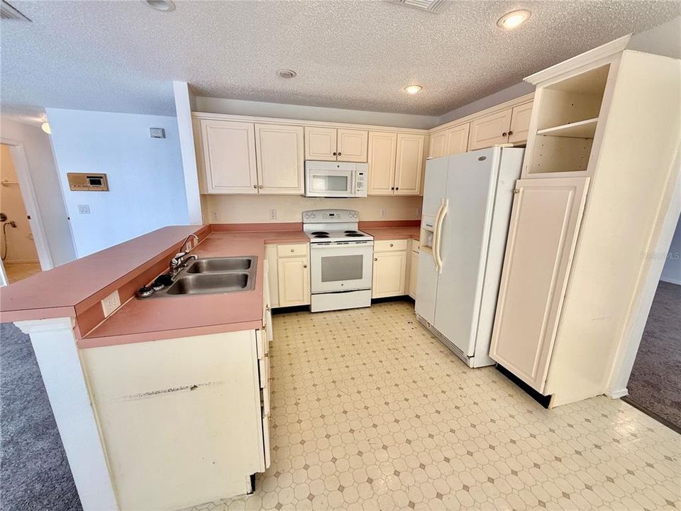 For Rent: $2,300 (4 beds, 2 baths, 2294 Square Feet)