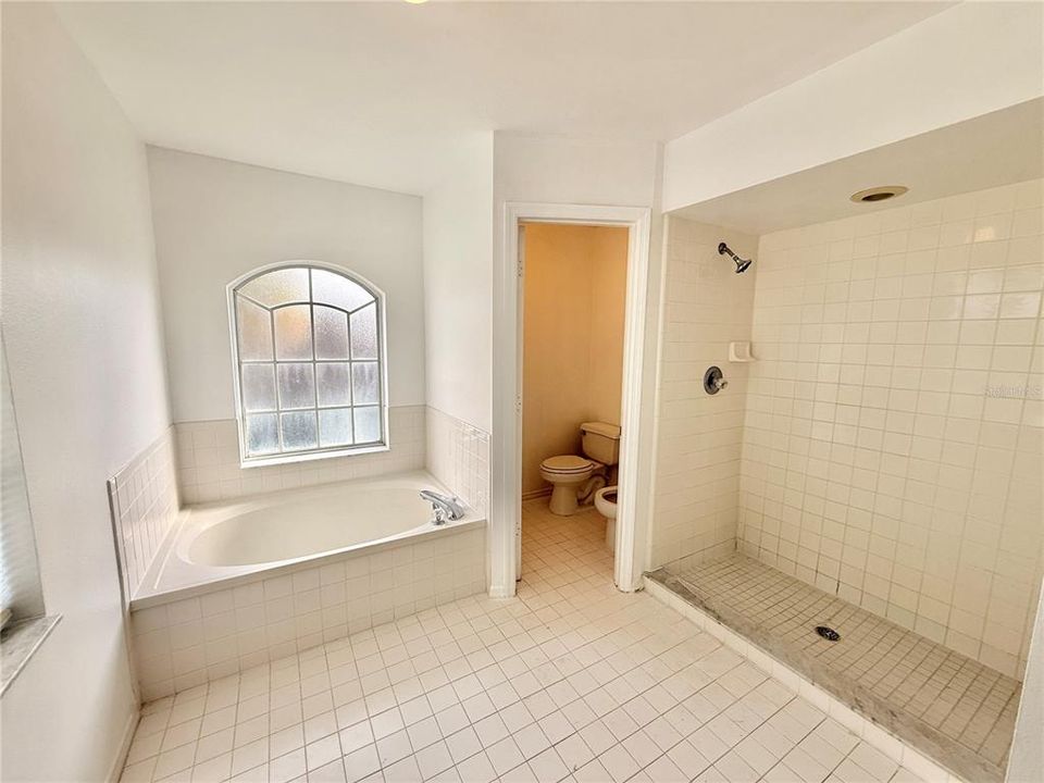 For Rent: $2,300 (4 beds, 2 baths, 2294 Square Feet)