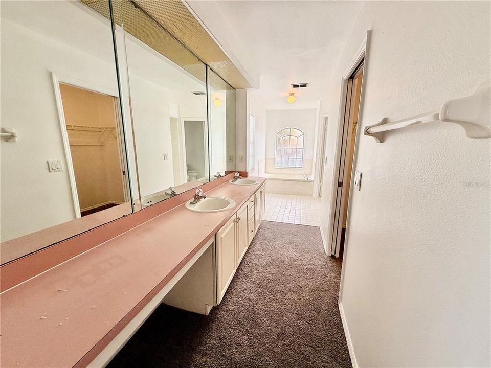 For Rent: $2,300 (4 beds, 2 baths, 2294 Square Feet)