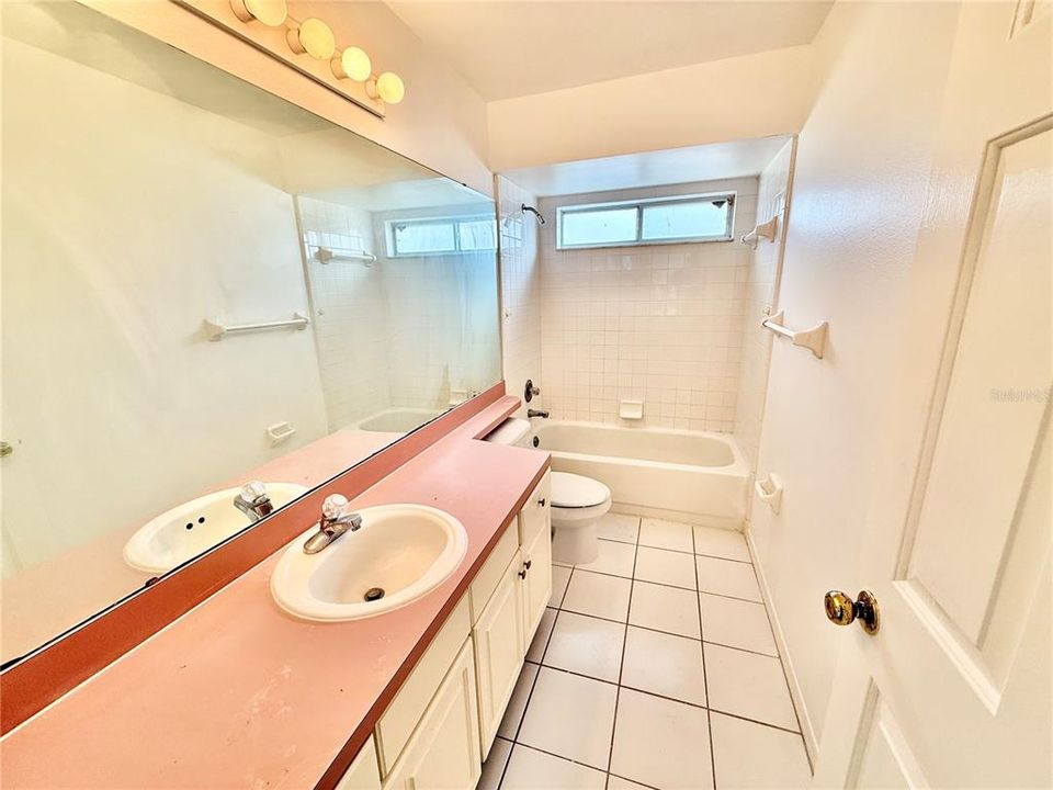 For Rent: $2,300 (4 beds, 2 baths, 2294 Square Feet)