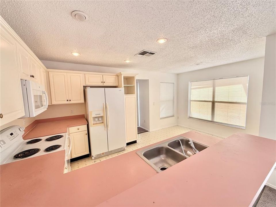 For Rent: $2,300 (4 beds, 2 baths, 2294 Square Feet)