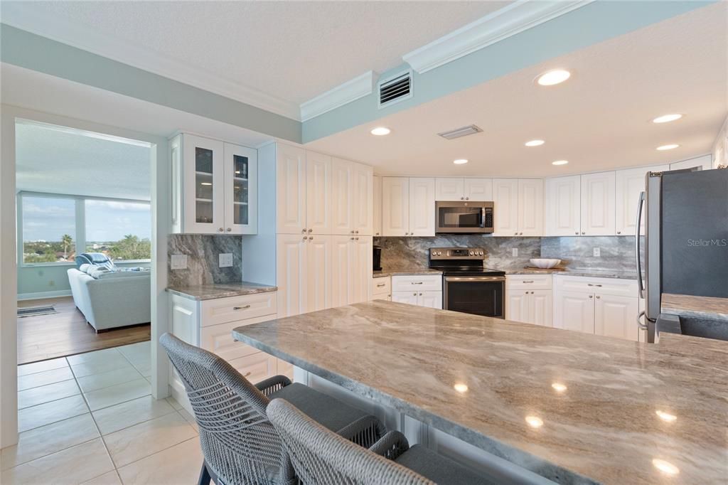 For Sale: $875,000 (2 beds, 2 baths, 1930 Square Feet)