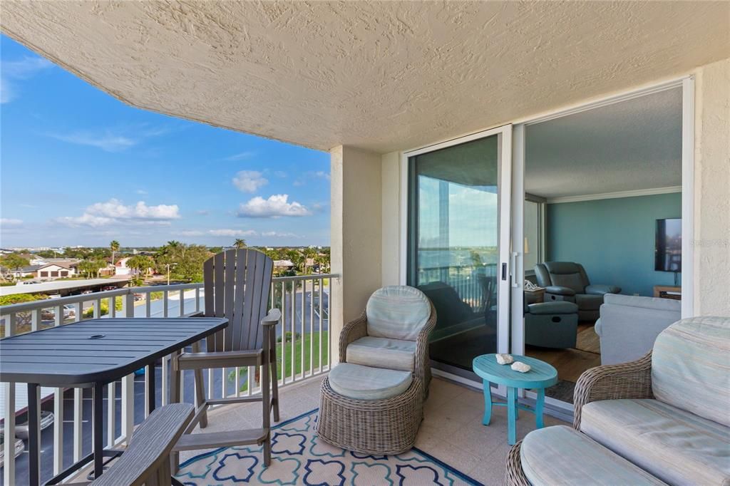 For Sale: $875,000 (2 beds, 2 baths, 1930 Square Feet)