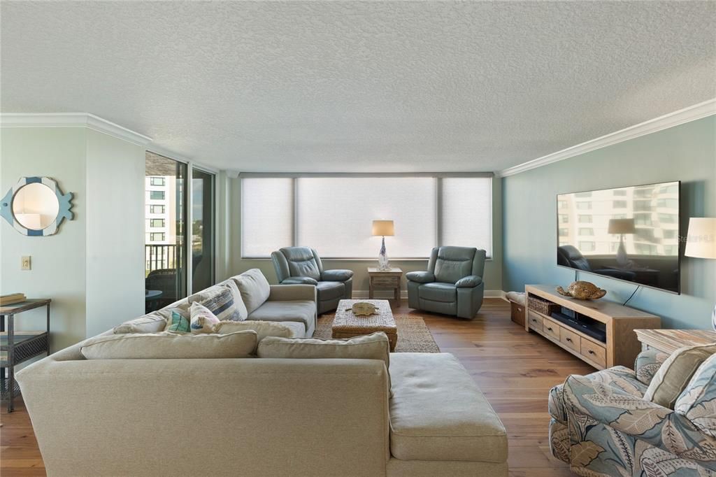 For Sale: $875,000 (2 beds, 2 baths, 1930 Square Feet)