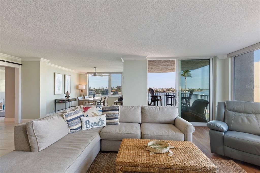 For Sale: $875,000 (2 beds, 2 baths, 1930 Square Feet)