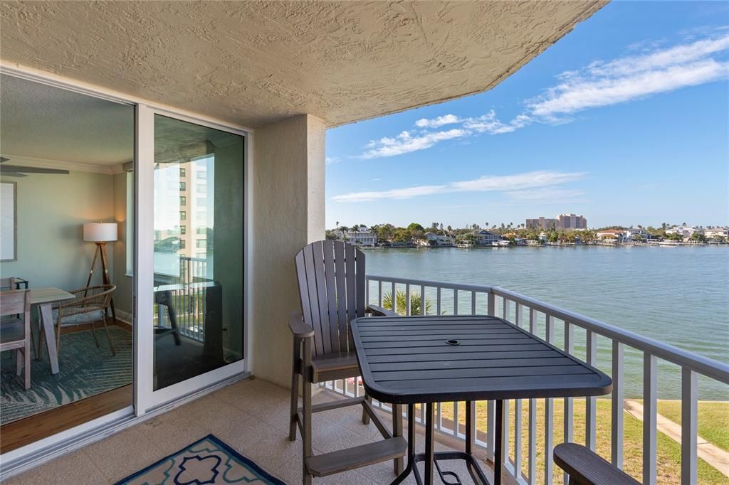 For Sale: $875,000 (2 beds, 2 baths, 1930 Square Feet)