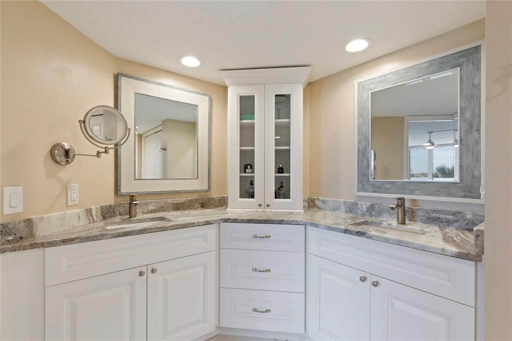 For Sale: $875,000 (2 beds, 2 baths, 1930 Square Feet)