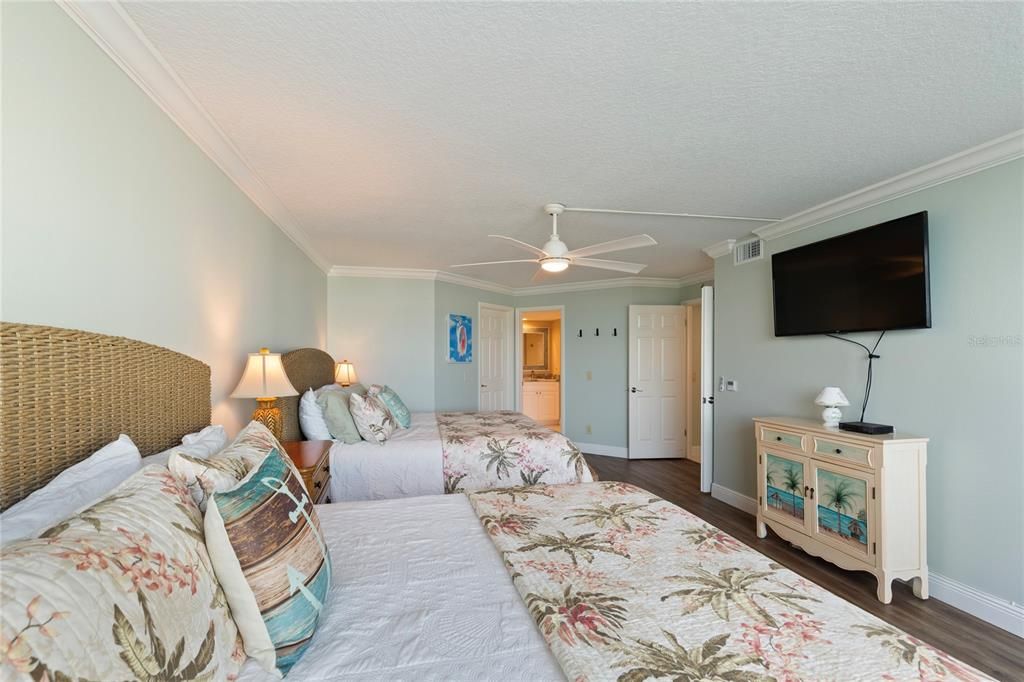 For Sale: $875,000 (2 beds, 2 baths, 1930 Square Feet)