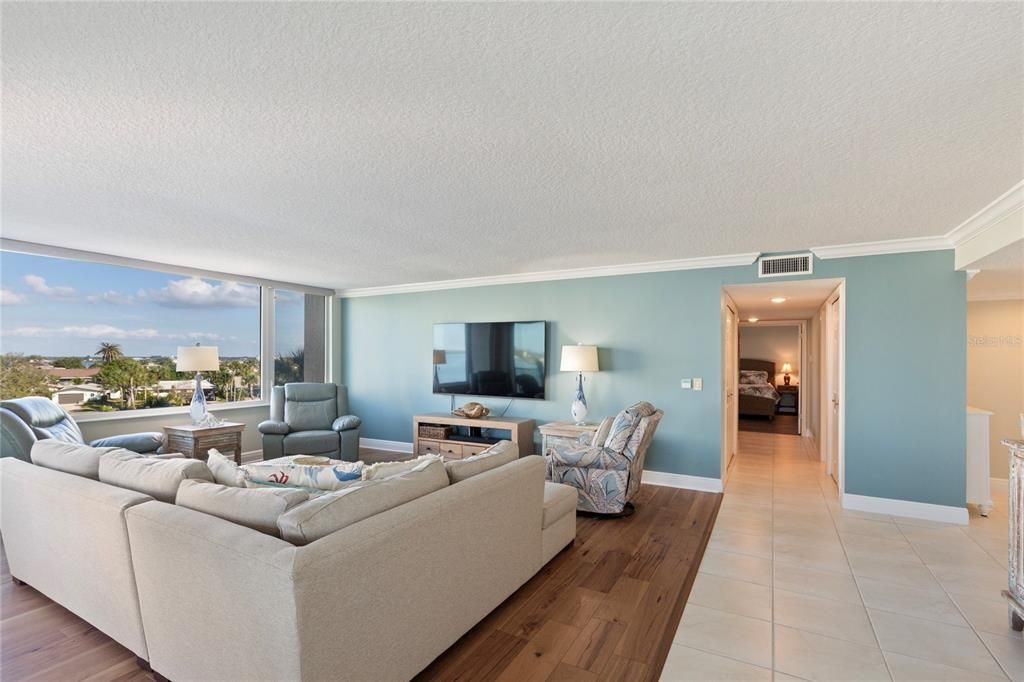 For Sale: $875,000 (2 beds, 2 baths, 1930 Square Feet)