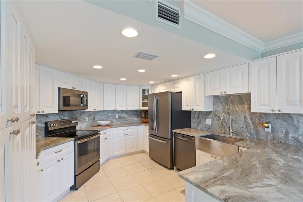 For Sale: $875,000 (2 beds, 2 baths, 1930 Square Feet)