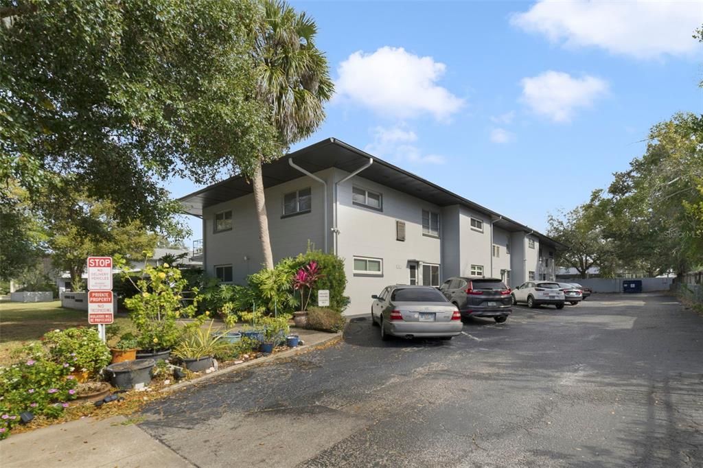 For Sale: $190,000 (1 beds, 1 baths, 618 Square Feet)