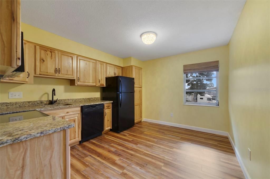 For Sale: $190,000 (1 beds, 1 baths, 618 Square Feet)