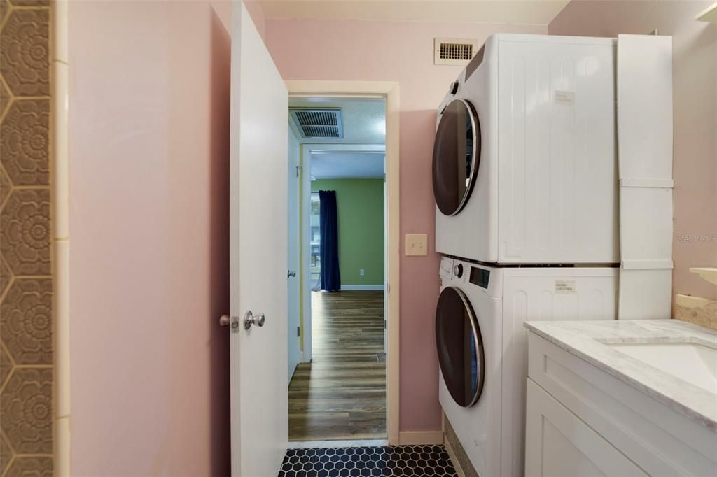 For Sale: $190,000 (1 beds, 1 baths, 618 Square Feet)