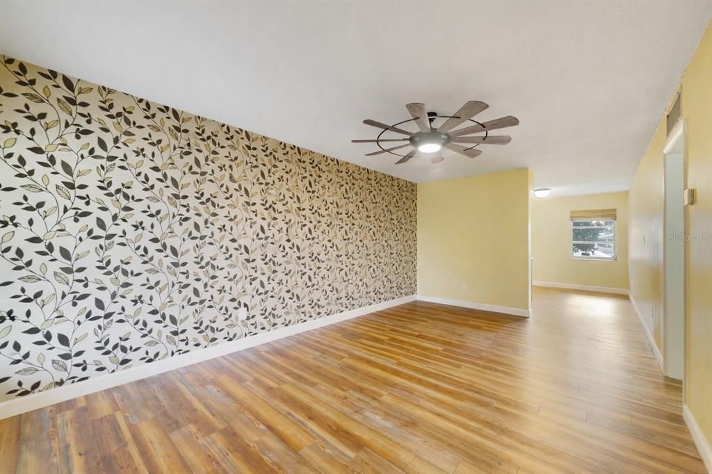 For Sale: $190,000 (1 beds, 1 baths, 618 Square Feet)