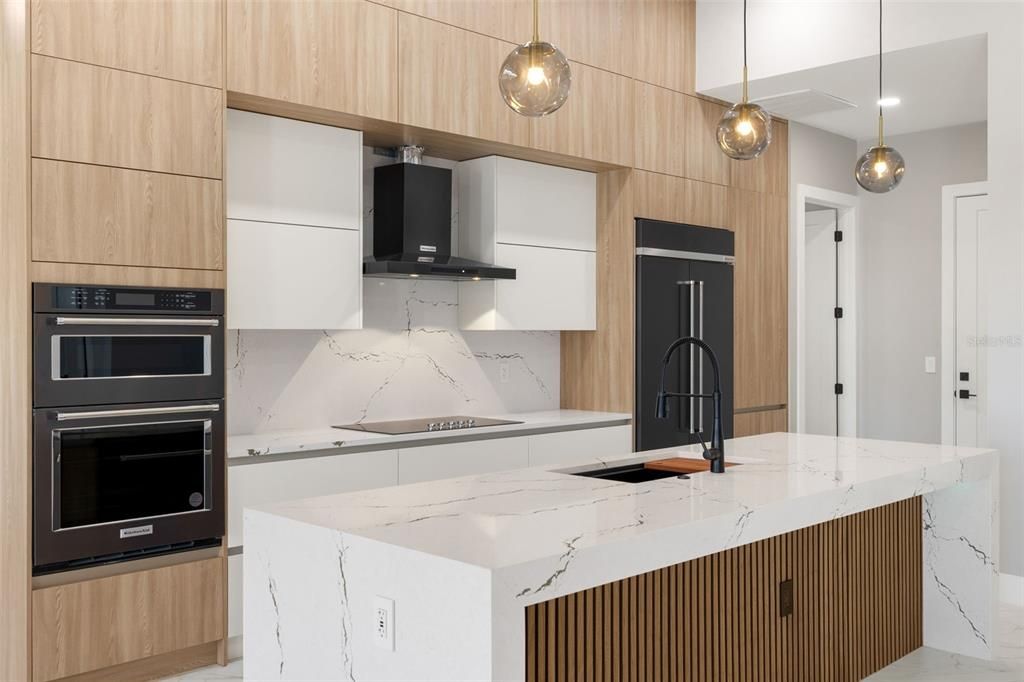 En Venta: $1,449,900 (3 camas, 3 baños, 2200 Pies cuadrados)