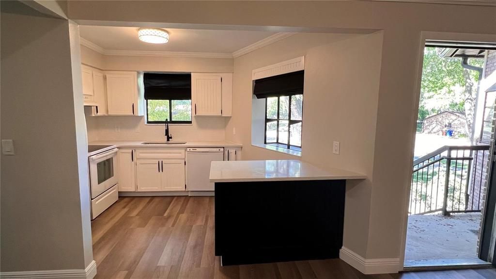 待售: $187,000 (2 贝兹, 2 浴室, 938 平方英尺)