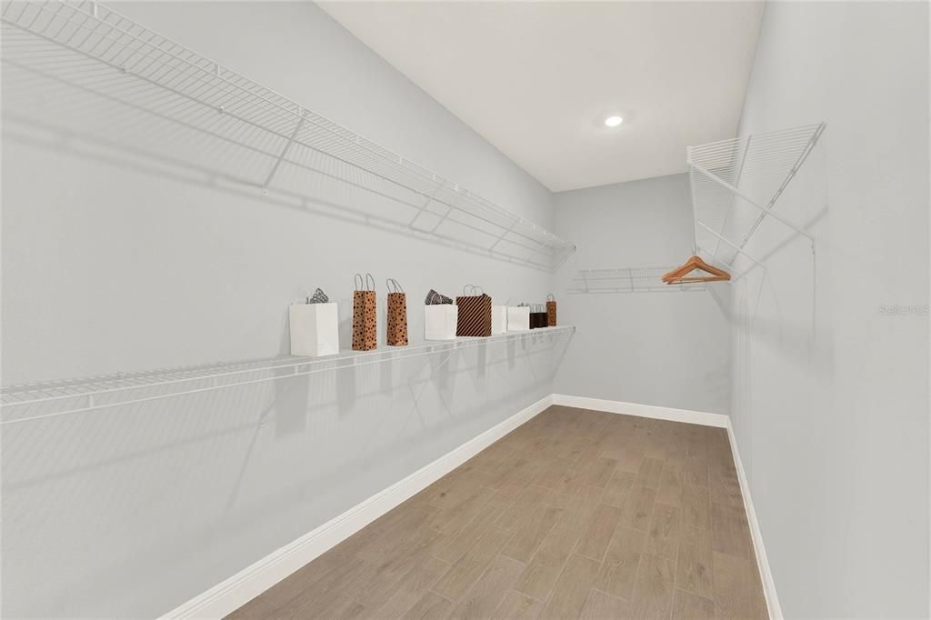 En Venta: $912,271 (4 camas, 3 baños, 3327 Pies cuadrados)