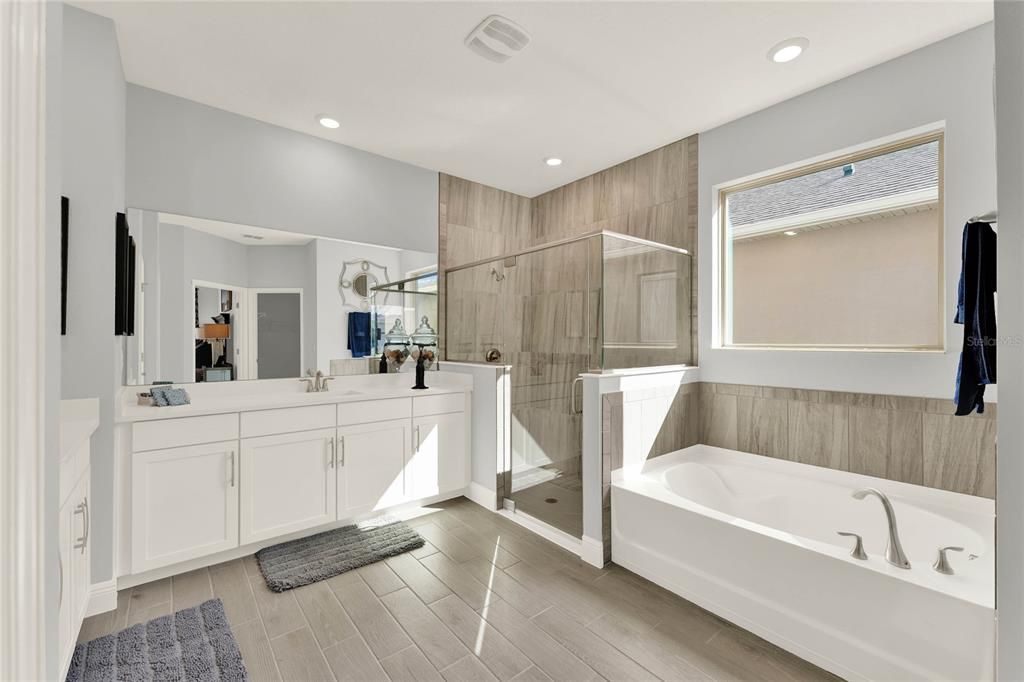 En Venta: $912,271 (4 camas, 3 baños, 3327 Pies cuadrados)