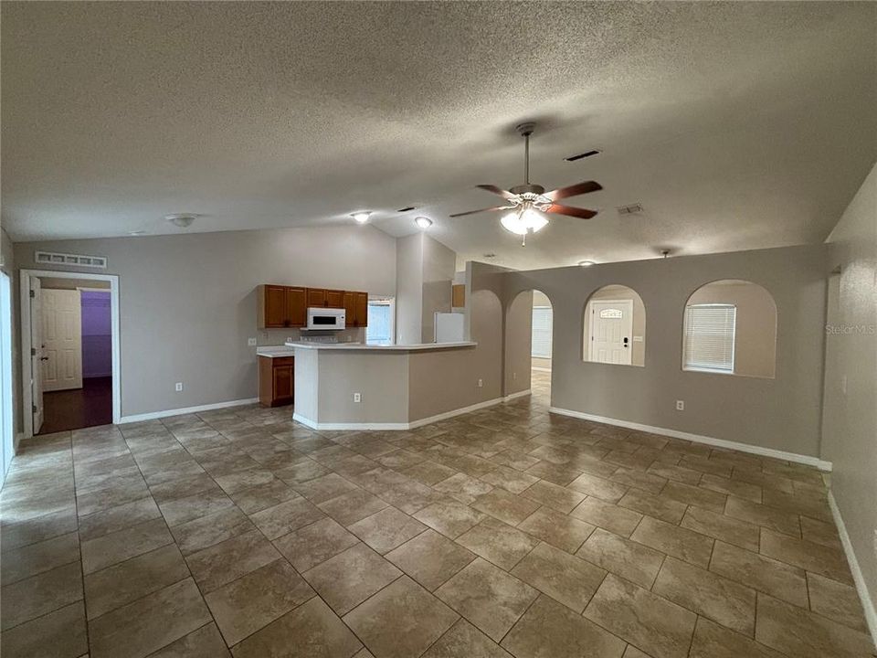 For Rent: $1,960 (3 beds, 2 baths, 1600 Square Feet)