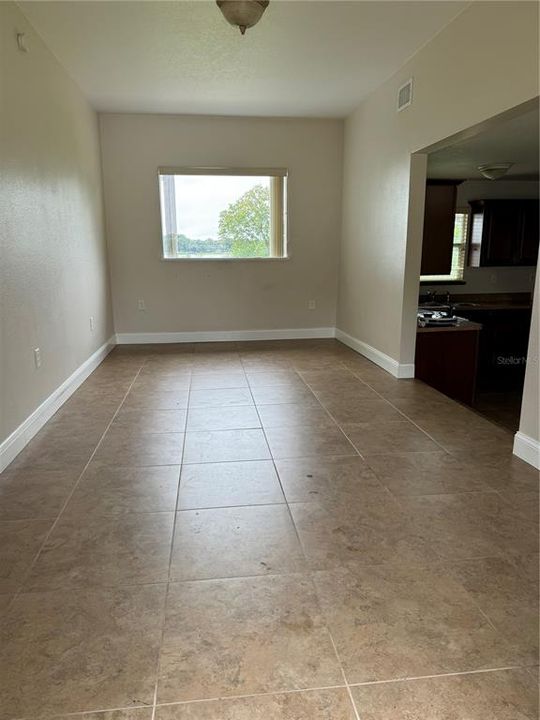 For Rent: $1,100 (1 beds, 1 baths, 680 Square Feet)