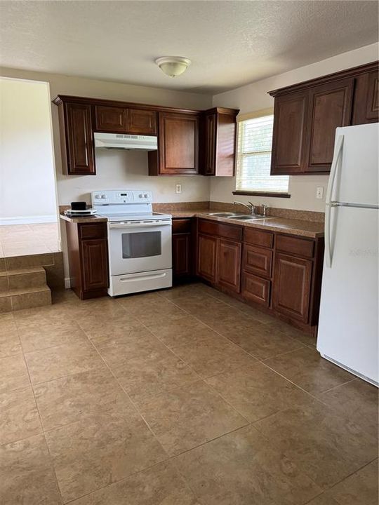 For Rent: $1,100 (1 beds, 1 baths, 680 Square Feet)